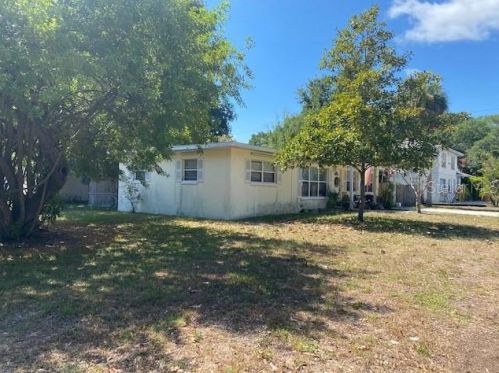 917 54th St, Saint Petersburg, FL 33707-2525