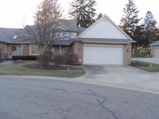 5175 Sea Pines Cir, Canton, OH 44718-4038