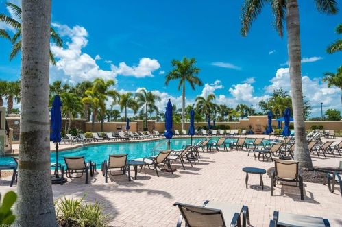 9475 Quarry Dr, Naples FL  34120-5223 exterior