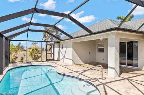 1522 37th St, Cape Coral, FL 33909-6494