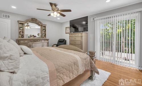 40 Ponderosa Ln, Old Bridge NJ  08857-3334 exterior