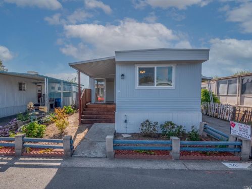51 Leisure Park Cir, Santa Rosa, CA 95401-5884