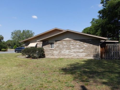 915 Kings Mountain Rd, Deland, FL 32720-1407
