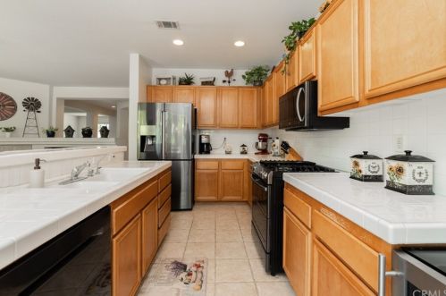 35650 Rosedown Ln, Wildomar CA  92595-7974 exterior