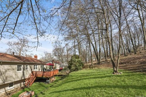 28 Woodrum Dr, Stony Point, NY 10980-3101