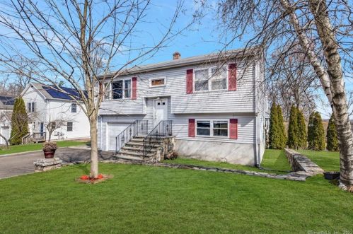 24 Mcadoo Ave, Bridgeport, CT 06611-4852
