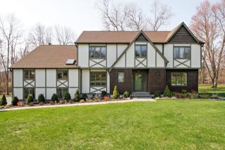 5 Cherokee Ct, Katonah, NY 10536-2911