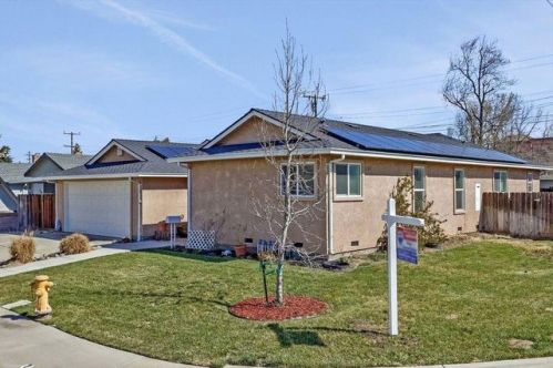 1177 Pine St, Manteca, CA 95336-4930