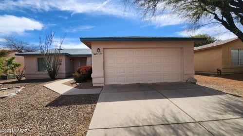 8760 Desert Spring St, Tucson, AZ 85730-5700