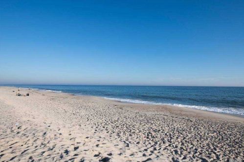 25 Mitchell Rd, West Hampton Beach NY  11978-2600 exterior