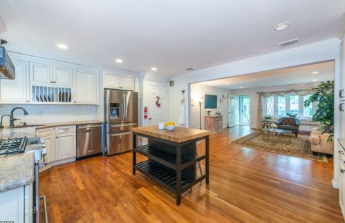 36 Morley Ln, Bloomfield NJ  07003-4309 exterior