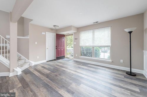 20 Woodbrook Dr, West Deptford, NJ 08051-2178
