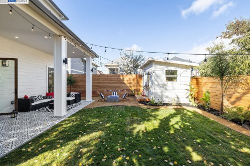 5926 Dover St, Oakland CA  94609-1426 exterior