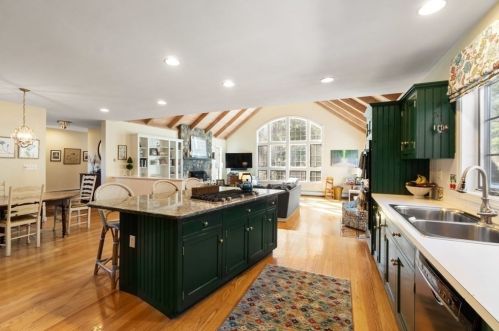 22 Main St, Dover MA  02030-2026 exterior