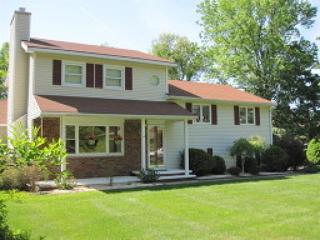 289 Center Grove Rd, Dover, NJ 07869-2008