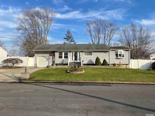 533 Goodrich Ave, Babylon, NY 11703-2016