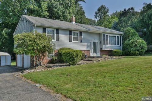 9 Brook Ave, Montvale NJ  07645-2101 exterior