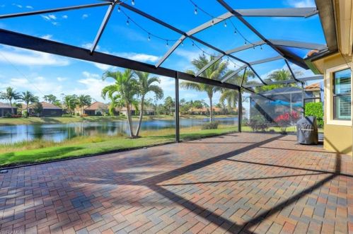 9366 Isla Bella Cir, Bonita Springs FL 34135-7274 exterior