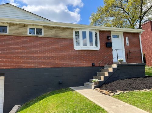 200 Lansdowne Dr, Verona, PA 15147-2812