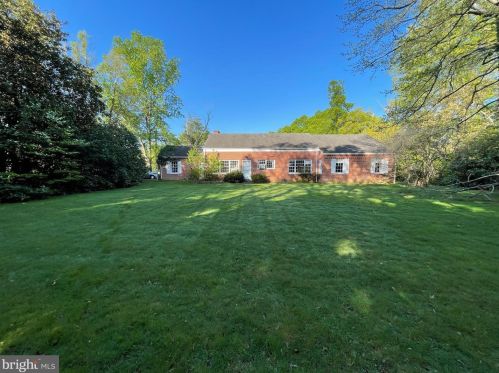 411 Oxford Dr, Fredericksburg, VA 22405-3114