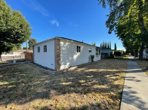 2202 Geneva Dr, Modesto CA  95350-2830 exterior