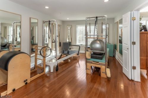 291 Riveredge Dr, Chatham Township, NJ 07928-3104