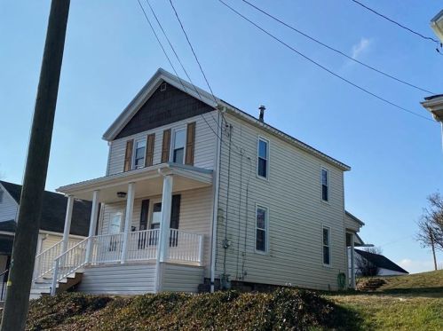 926 Cooper St, Vandergrift, PA 15690-1630