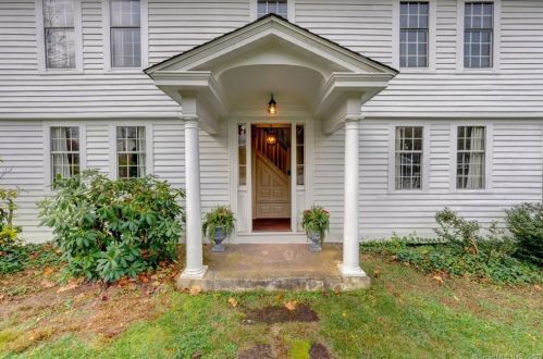 35 Smith St, Middletown CT  06457-1740 exterior