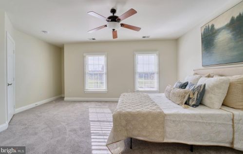 40280 Spectacular Bid Pl, Leesburg VA  20176-7173 exterior