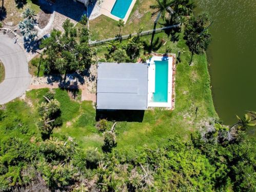 3702 Coquina Dr, Sanibel, FL 33957-5216