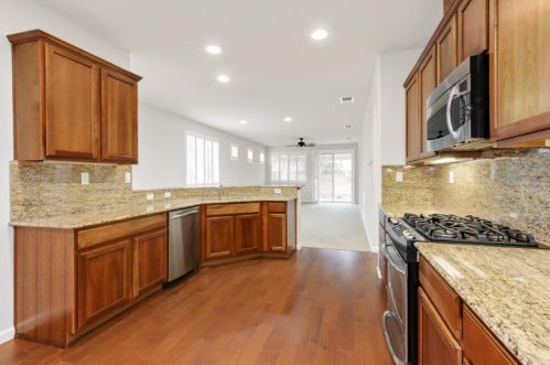 7500 Abbey Cir, Elk Grove CA  95757-5103 exterior