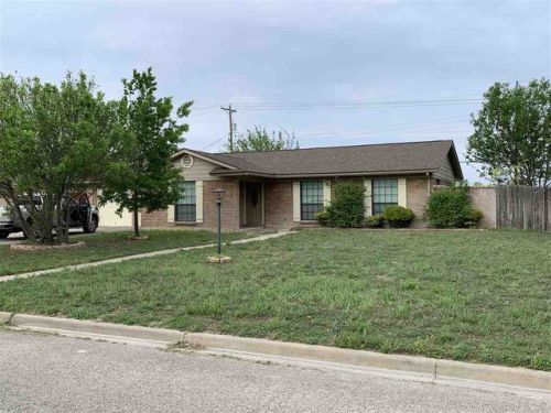 218 Fox Dr, Del Rio, TX 78840-2340