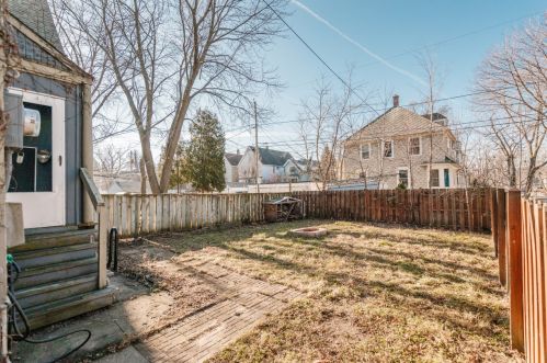 3285 Bartlett Ave, Milwaukee WI 53211-3024 exterior