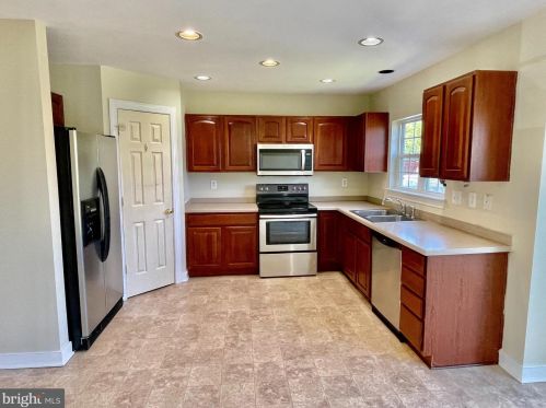 232 Country Ridge Dr, Red Lion PA  17356-8866 exterior