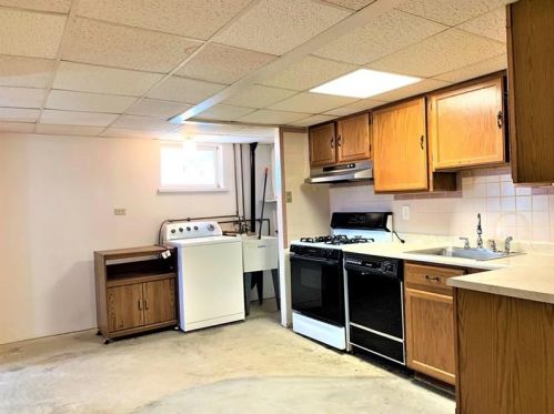 2246 Candace St, Pittsburgh PA 15216-3141 exterior