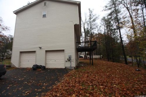 45 Dartmouth Dr, Rock Hill NY  12775-6011 exterior