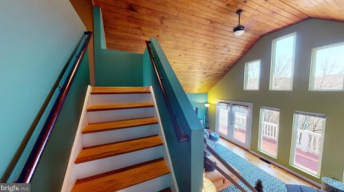 400 Cardinal Dr, Rio WV  26755-6048 exterior