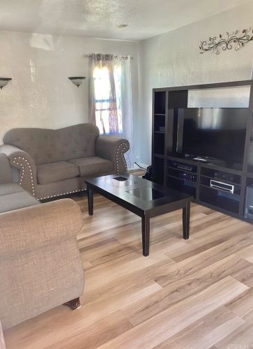 608 Elm St, Compton, CA 90221-2609