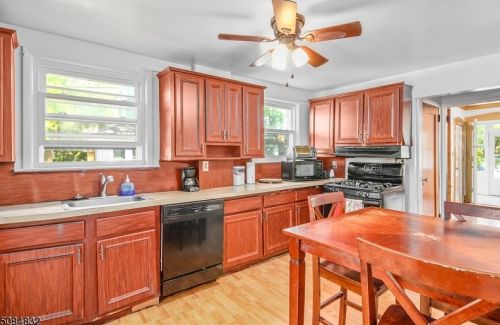 42 Park End Pl, East Orange NJ  07018-1113 exterior