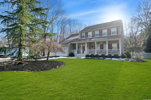 34 Lansing St, Miller Place, NY 11764-2654