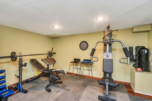 624 Caledonia Rd, Huntington Station NY 11746-5116 exterior