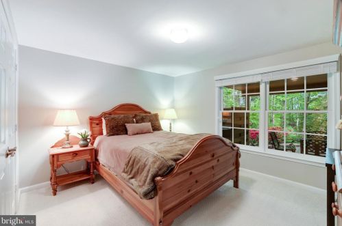 11410 Hollow Timber Ct, Herndon VA  20194-1980 exterior