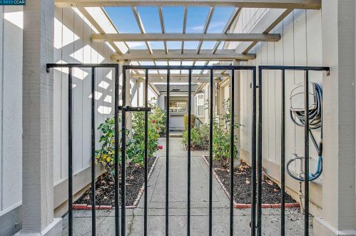 692 Silver Lake Dr, Danville, CA 94526-6222