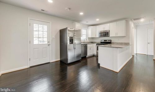 2004 York Dr, Woodbridge VA  22191-2433 exterior