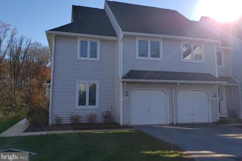 97 Thomas Ct, Kennett Sq, PA 19348-1852