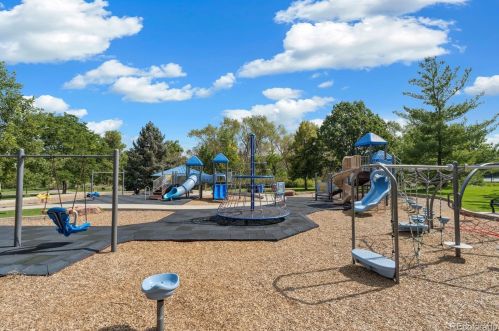 8107 Phillips Cir, Englewood CO 80112-3254 exterior