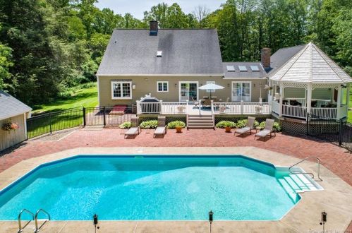 304 Hubbard Rd, Higganum, CT 06441-4343
