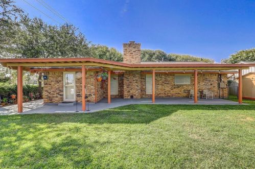 2801 Dominique Dr, Galveston TX 77551-1570 exterior