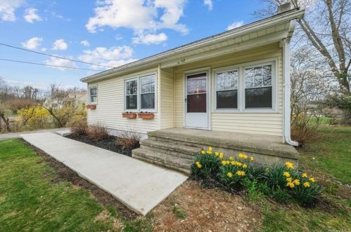 117 Mount Airy Rd, Newburgh, NY 12553-6828