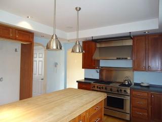 12 Quail Run Dr, Danbury, CT 06811-5128
